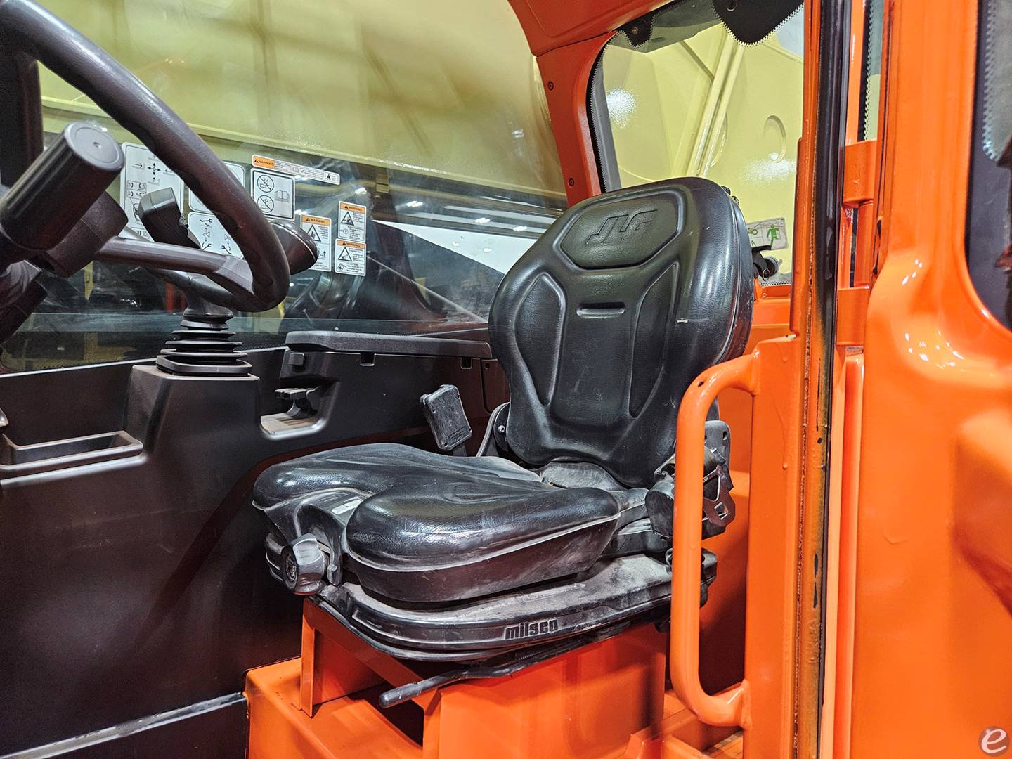 2017 JLG 1255
