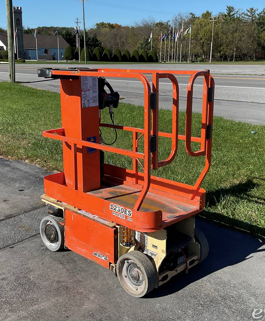 2017 JLG 1230ES