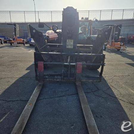 2019 JLG 1055