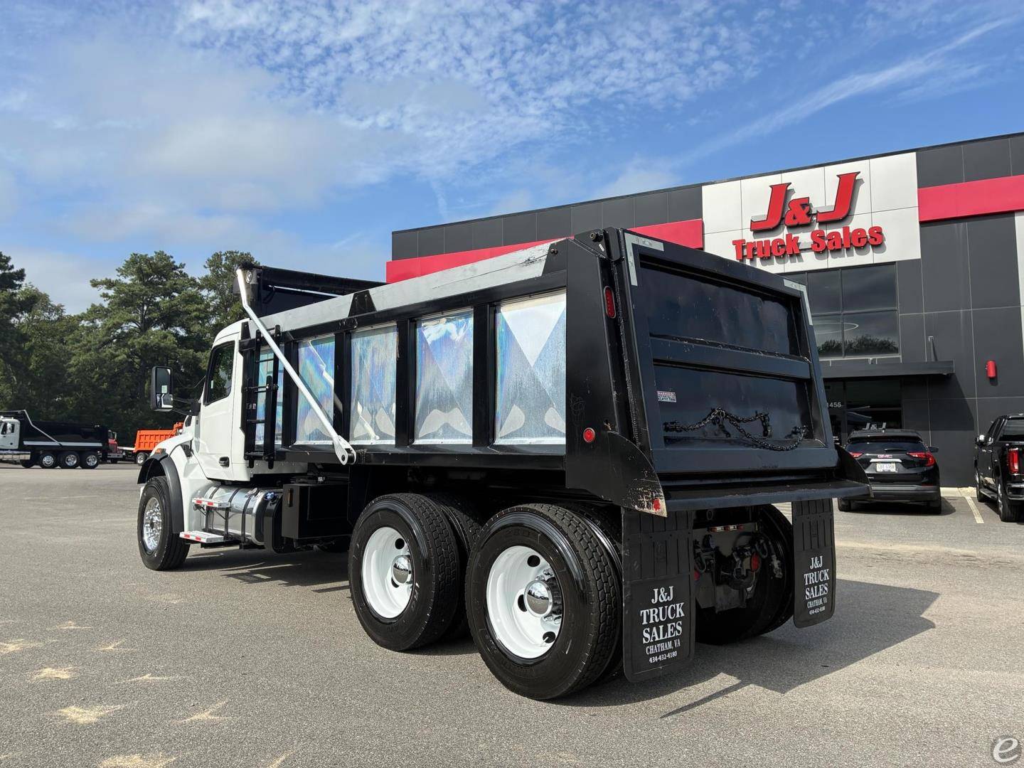 2023 Peterbilt 548