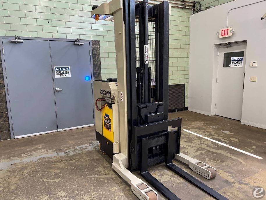 1995 Crown RR3020-45 Electric Reach Truck - 123Forklift