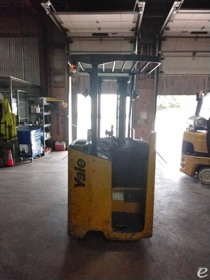 2006 Yale ESC040FA