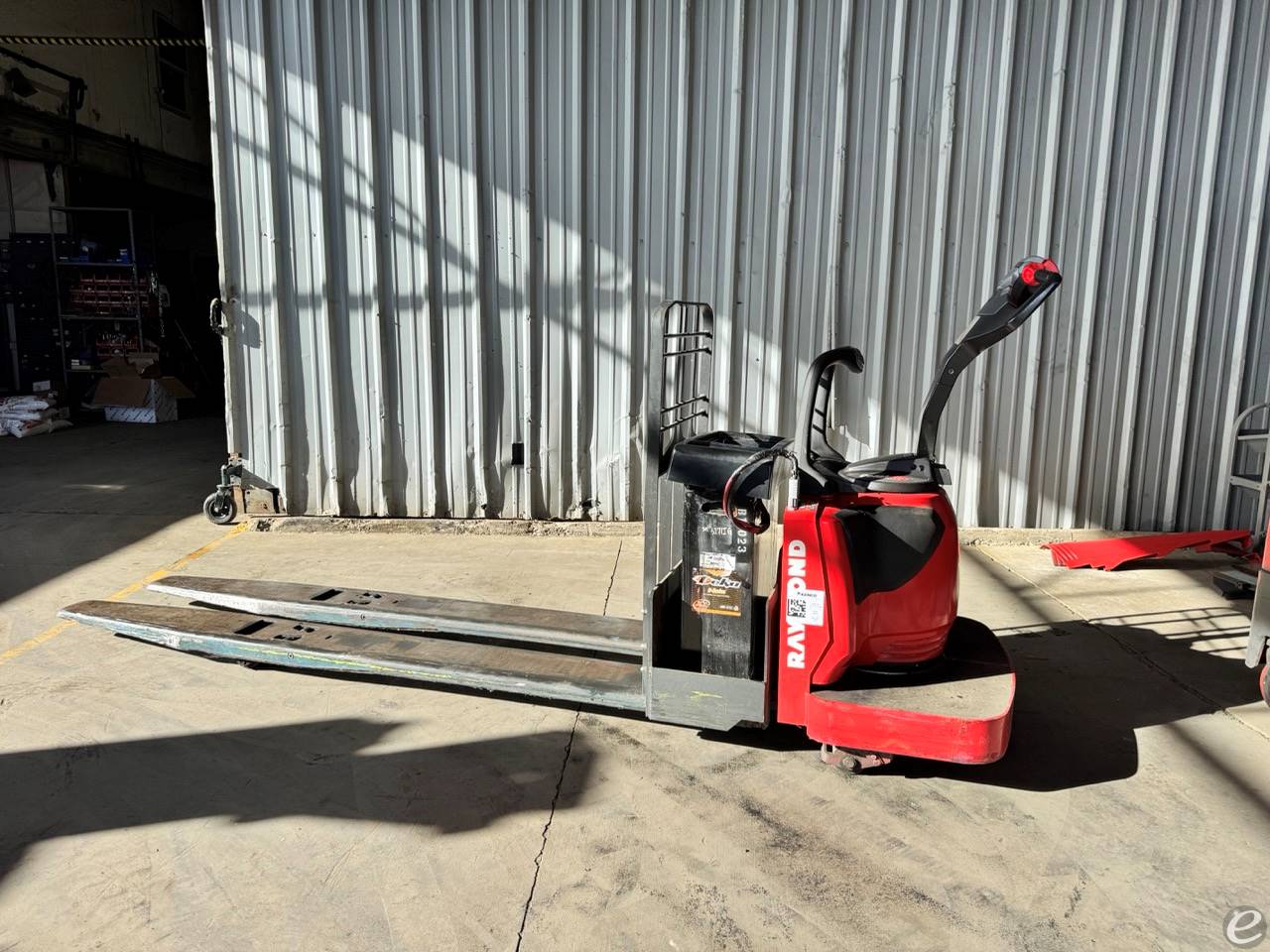 2015 Raymond 8410