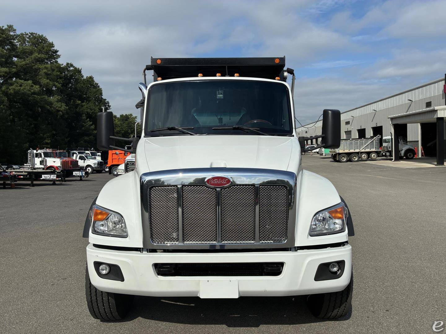 2023 Peterbilt 548