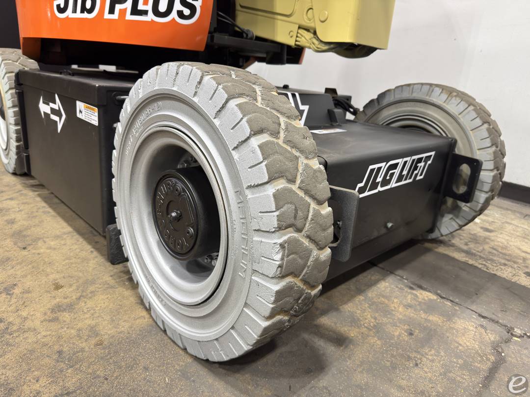 2014 JLG E300AJP