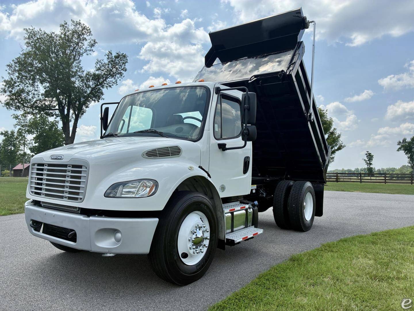 2019 Freightliner BUSINESS CLASS M2 106