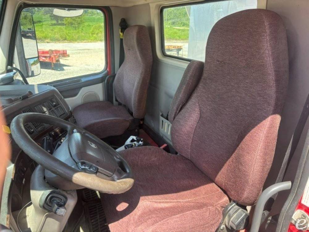 2017 Volvo VHD64F200