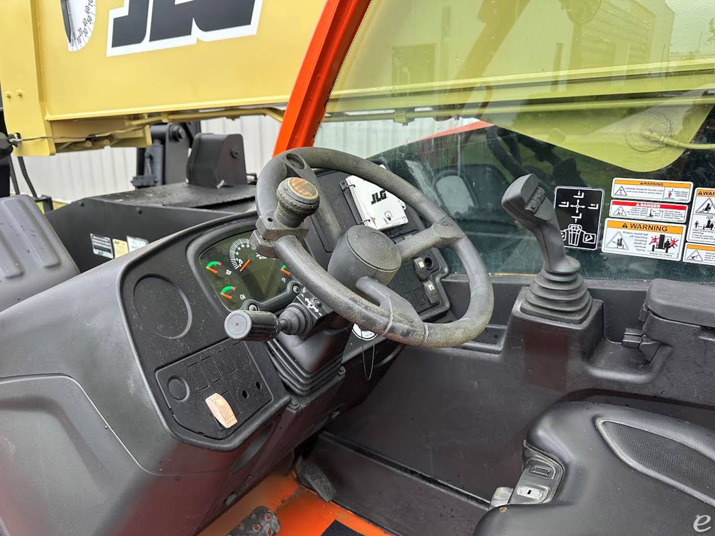 2016 JLG 1255