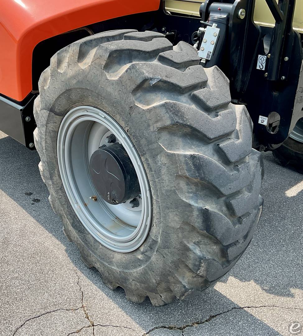 2025 JLG 1732