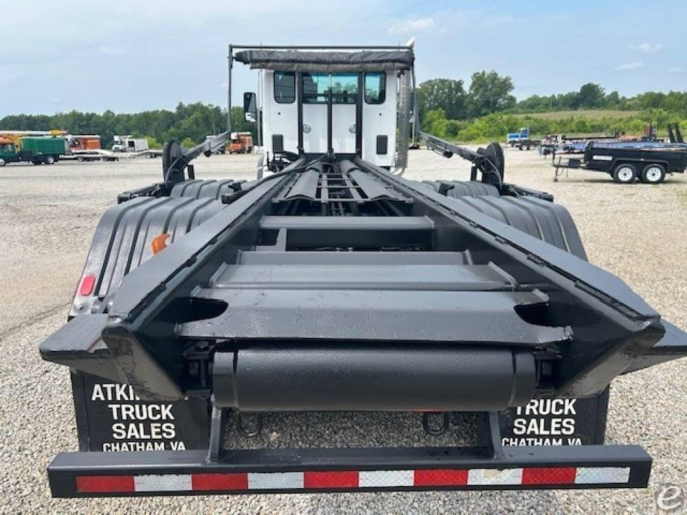 2024 Kenworth T880