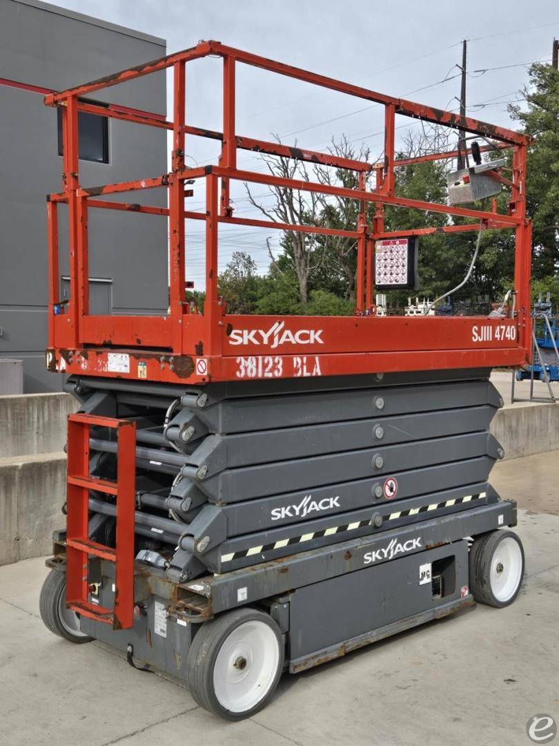 2016 Skyjack SJIII4740 Electric Scissor Lift - 123Forklift