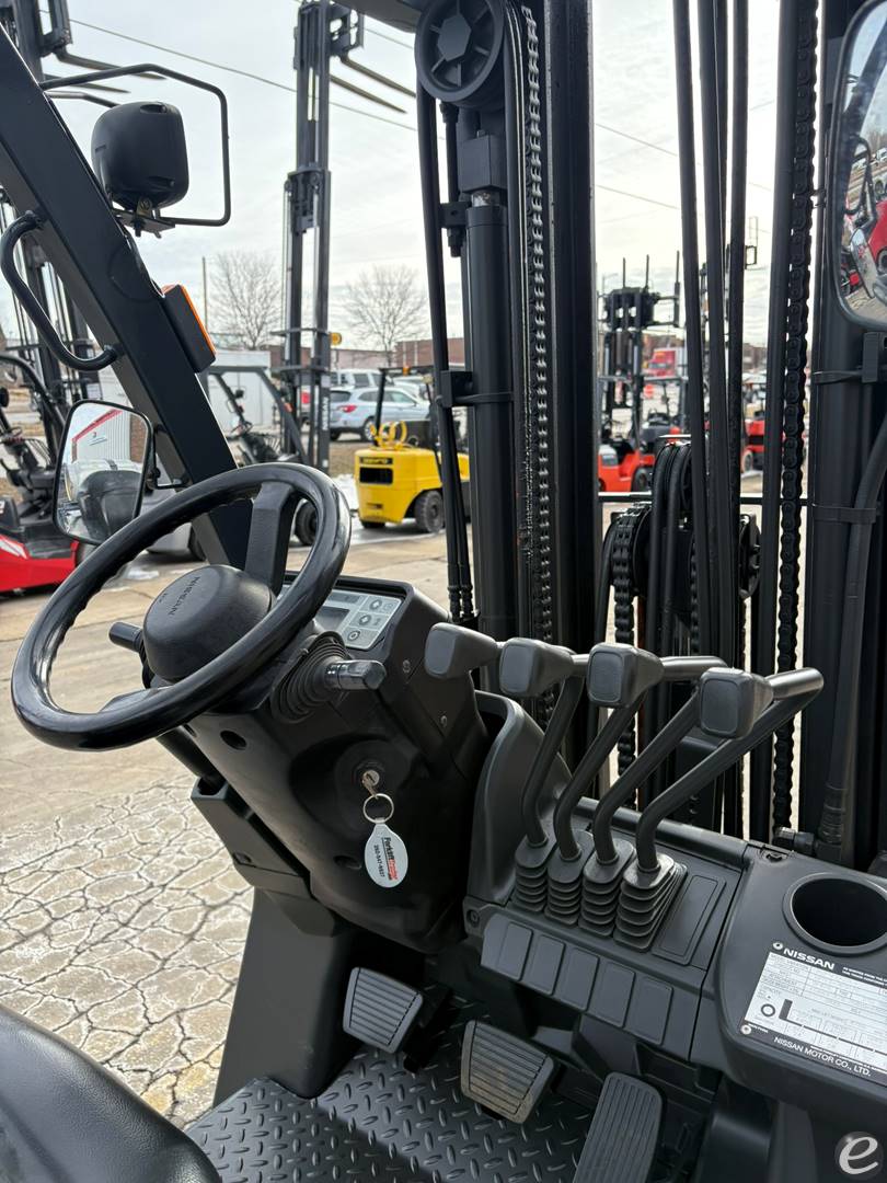 2005 Nissan MCP1F2A25LV