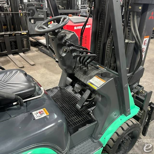 2021 Mitsubishi FGC33N
