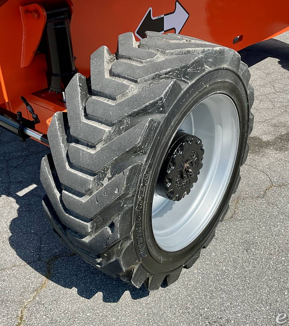 2017 JLG 800S