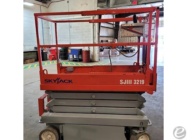 2014 Skyjack SJ-3219 Electric Scissor Lift - 123Forklift