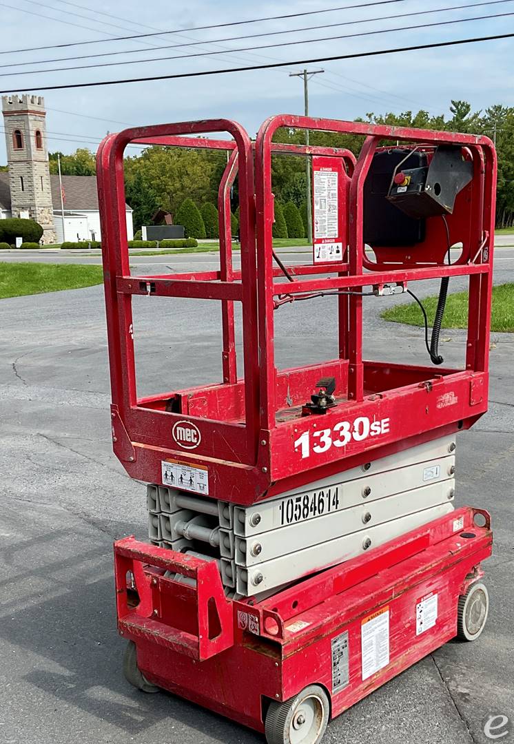 2017 JLG 1330SE