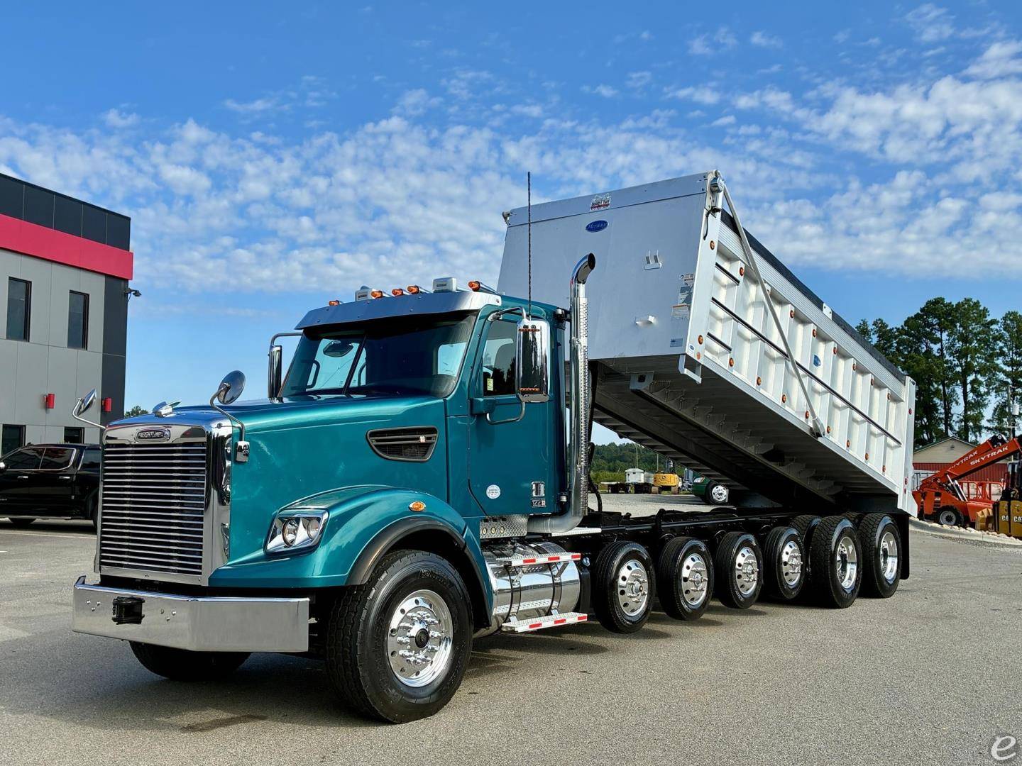 2023 Freightliner 122SD