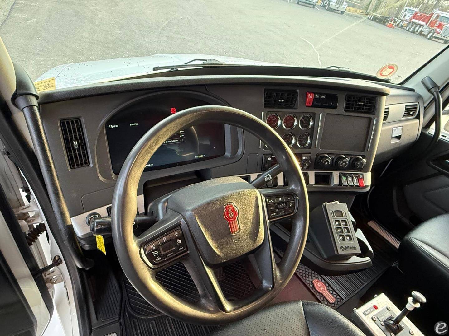 2023 Kenworth T880