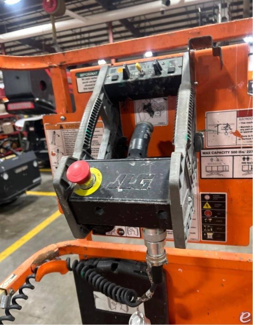 2017 JLG 1930ES