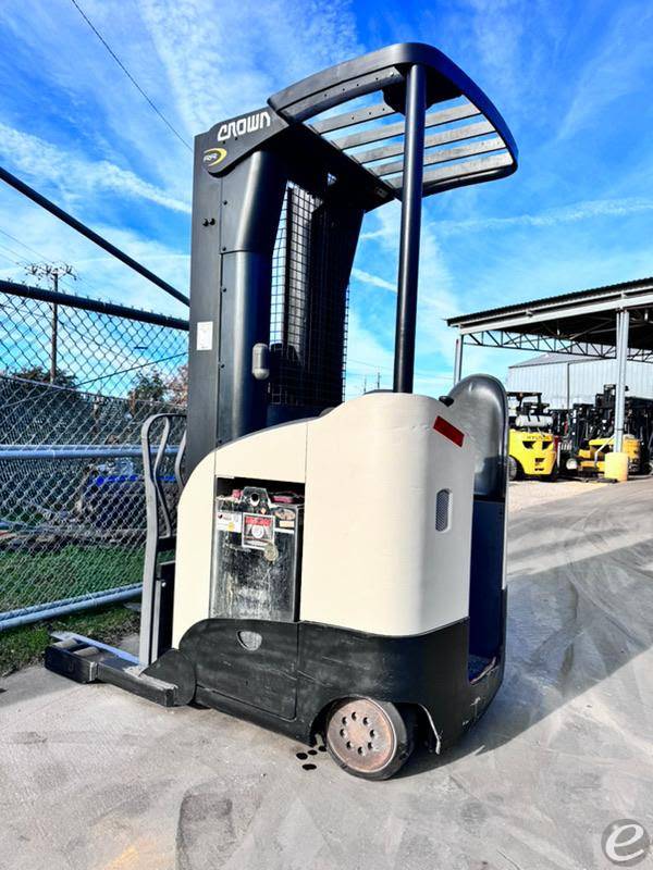 2014 Crown RR5725-45 Electric Forklift - 123Forklift