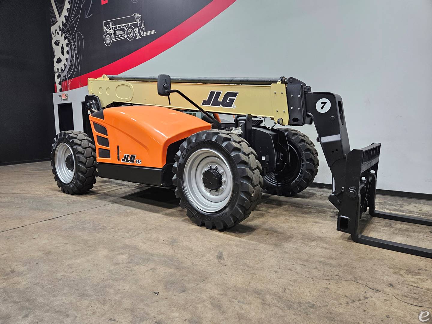 2019 JLG 742