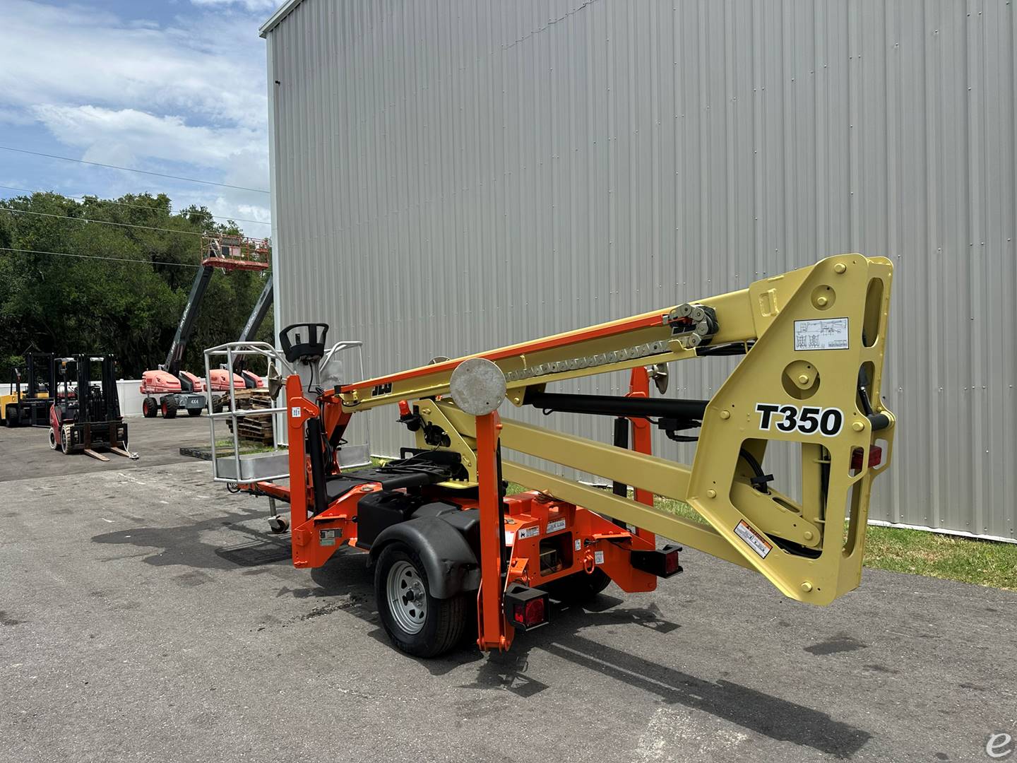 2017 JLG T350