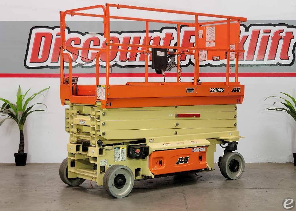 2018 JLG 3246ES