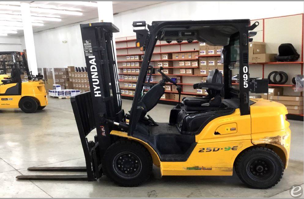 2018 Diesel Hyundai 25d 9 Pneumatic Tire 4 Wheel Sit Down 