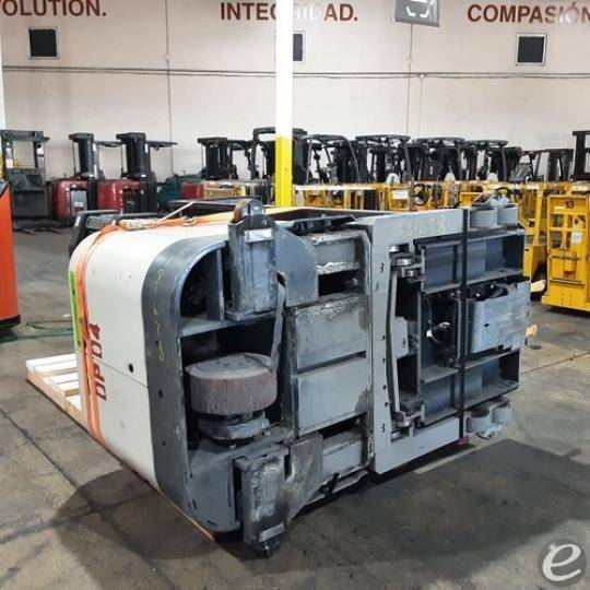 2016 Crown SP4030-30 Electric Order Picker - 123Forklift