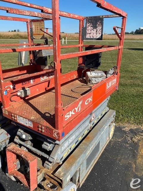 2013 Skyjack SJ-3219 Electric Sciss...