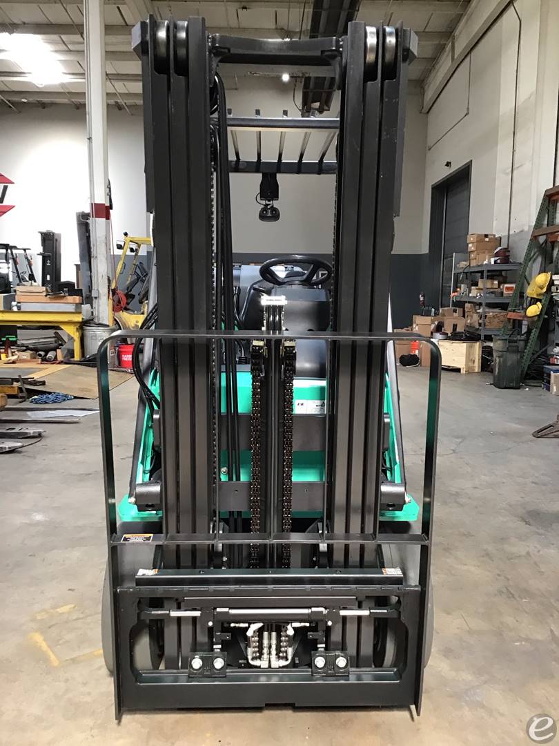 2018 Mitsubishi FGC25N