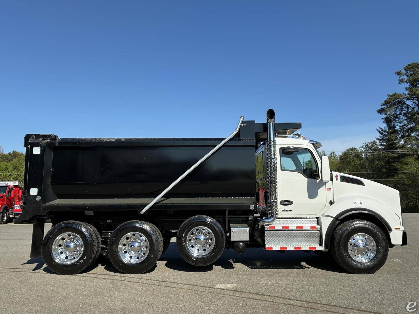 2025 Kenworth T880