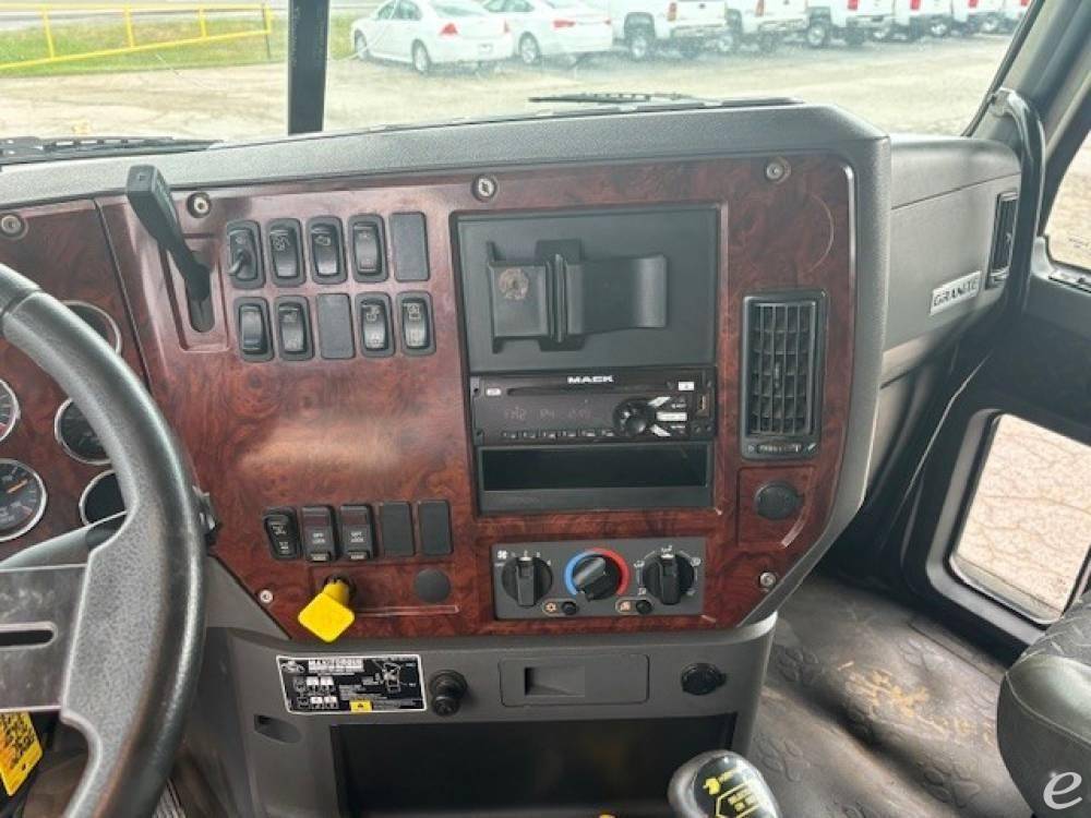 2017 Mack GRANITE GU713