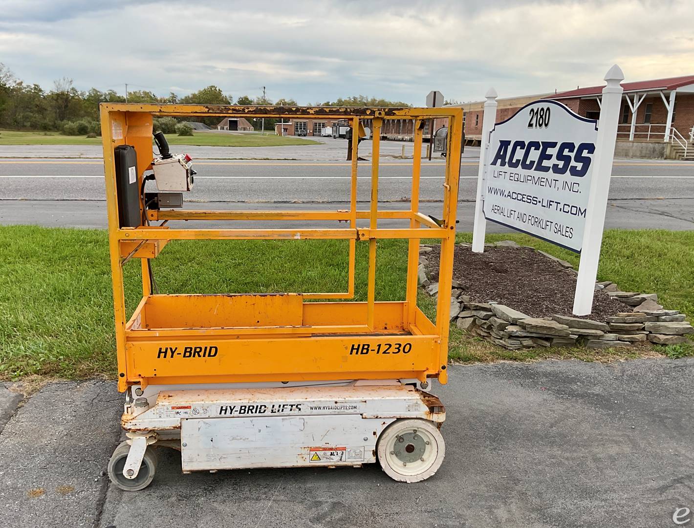 2016 Hy-Brid Lifts HB1230S3