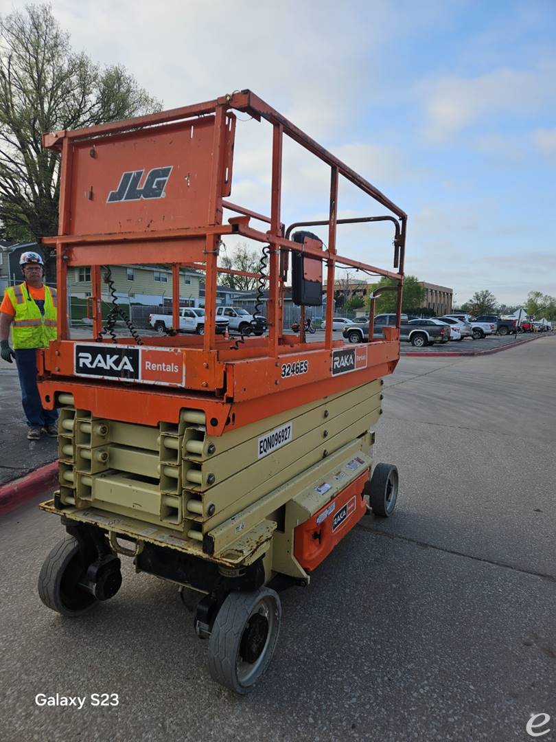 2018 JLG 3246ES