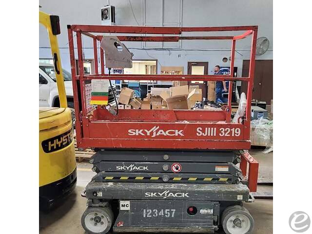 2015 Skyjack SJ-3219 Electric Scissor Lift - 123Forklift