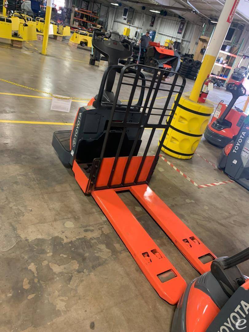 2017 Toyota 8HBE30 Electric Forklift - 123Forklift