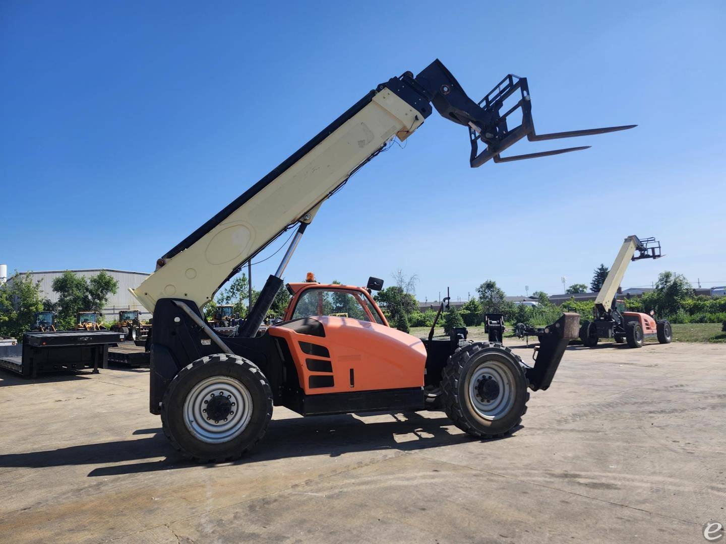2017 JLG 1055