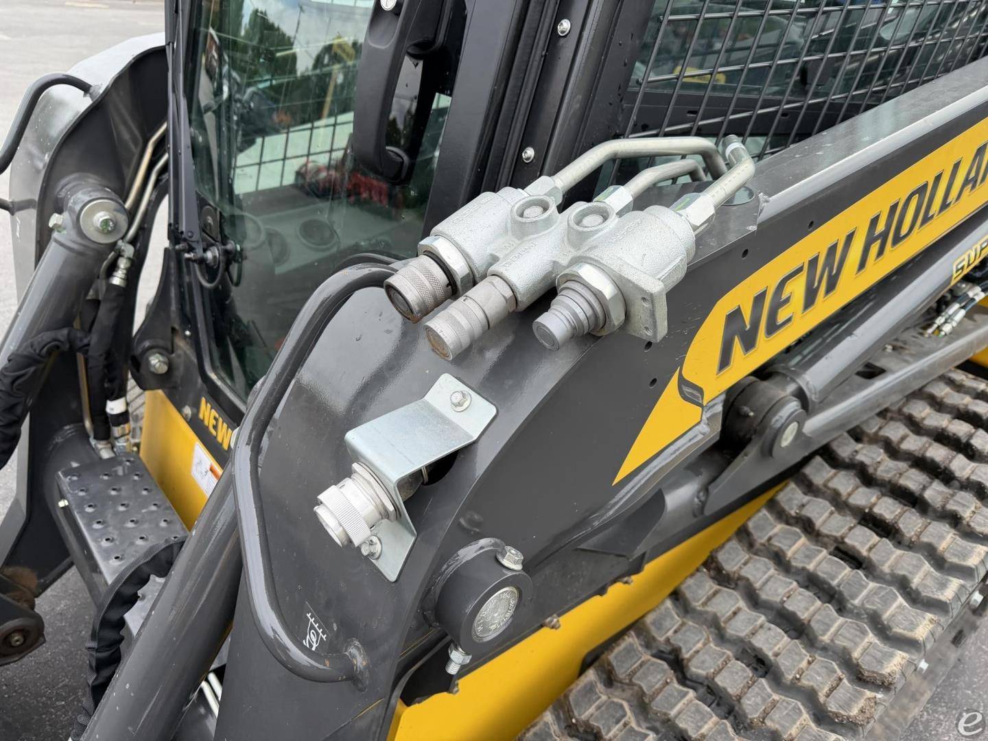 2025 New Holland C330
