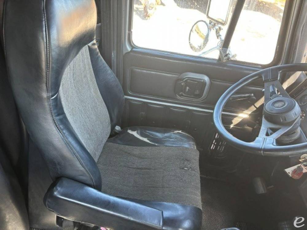 1999 Mack CH613