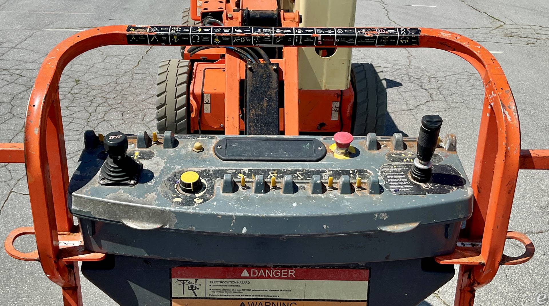 2015 JLG E450AJ