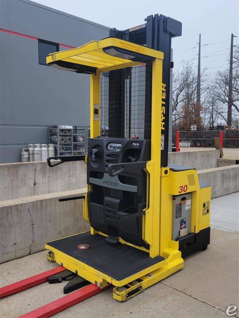 2015 Hyster R30XMS3 Electric Order Picker - 123Forklift