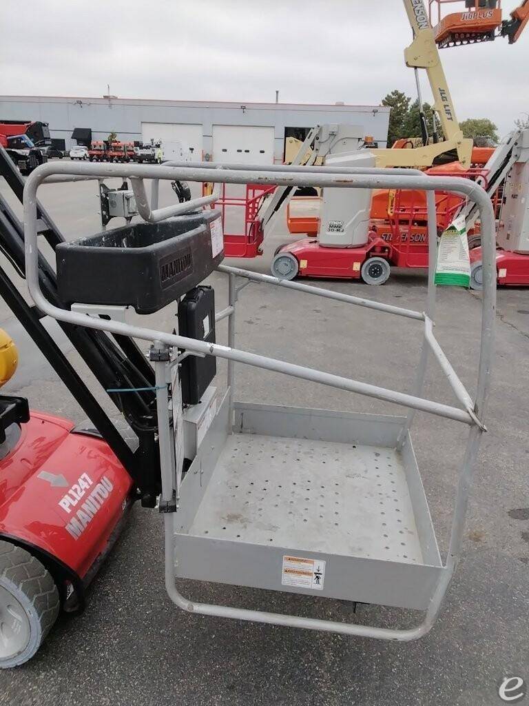 2022 Manitou 26VJR