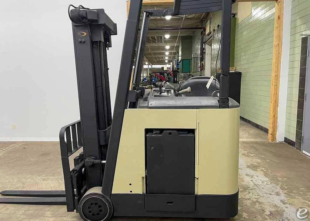 2003 Crown RC3020 Electric Forklift - 123Forklift