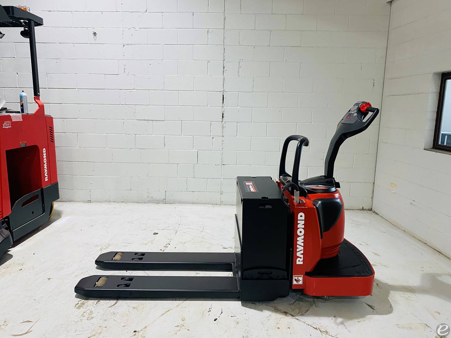 2012 Raymond 8410