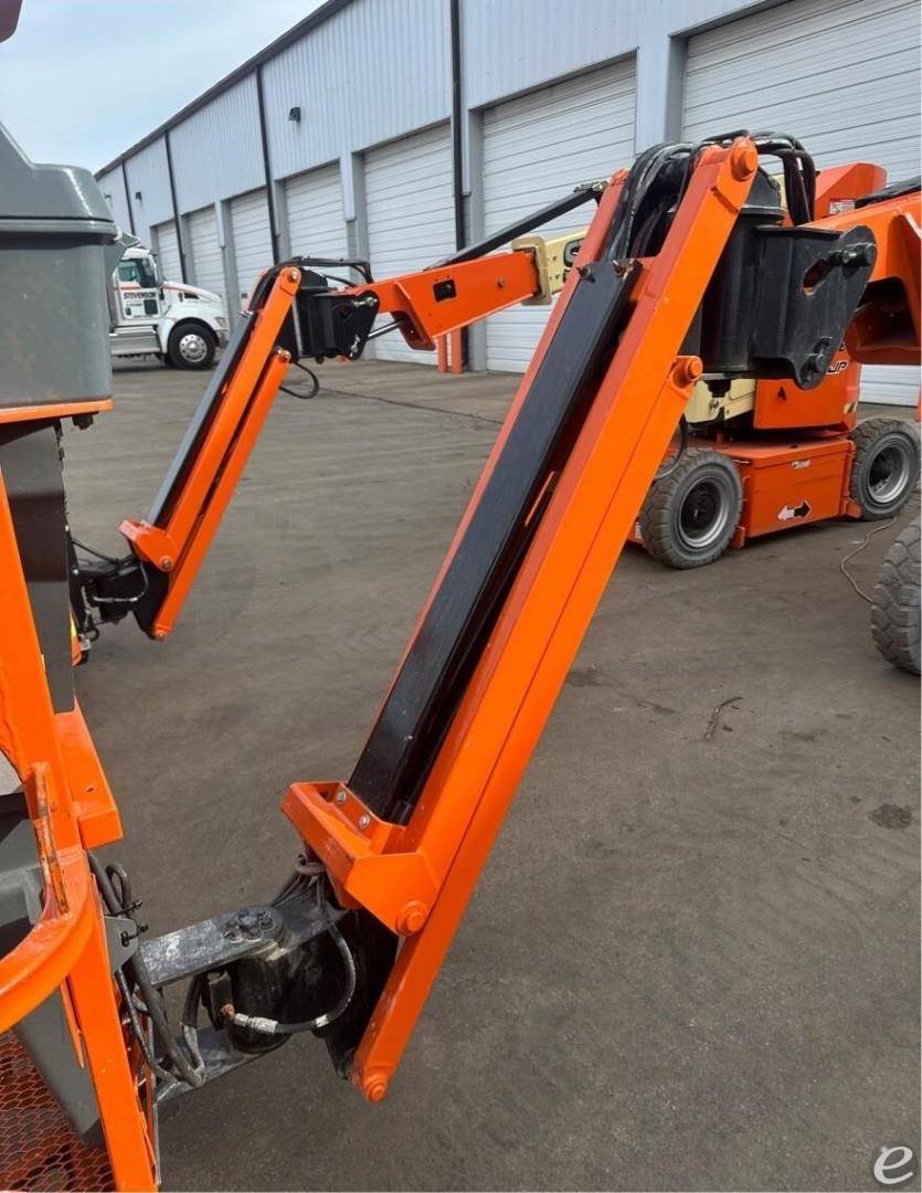 2015 JLG E300AJP