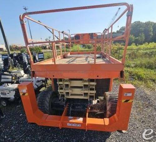 2019 JLG 330LRT