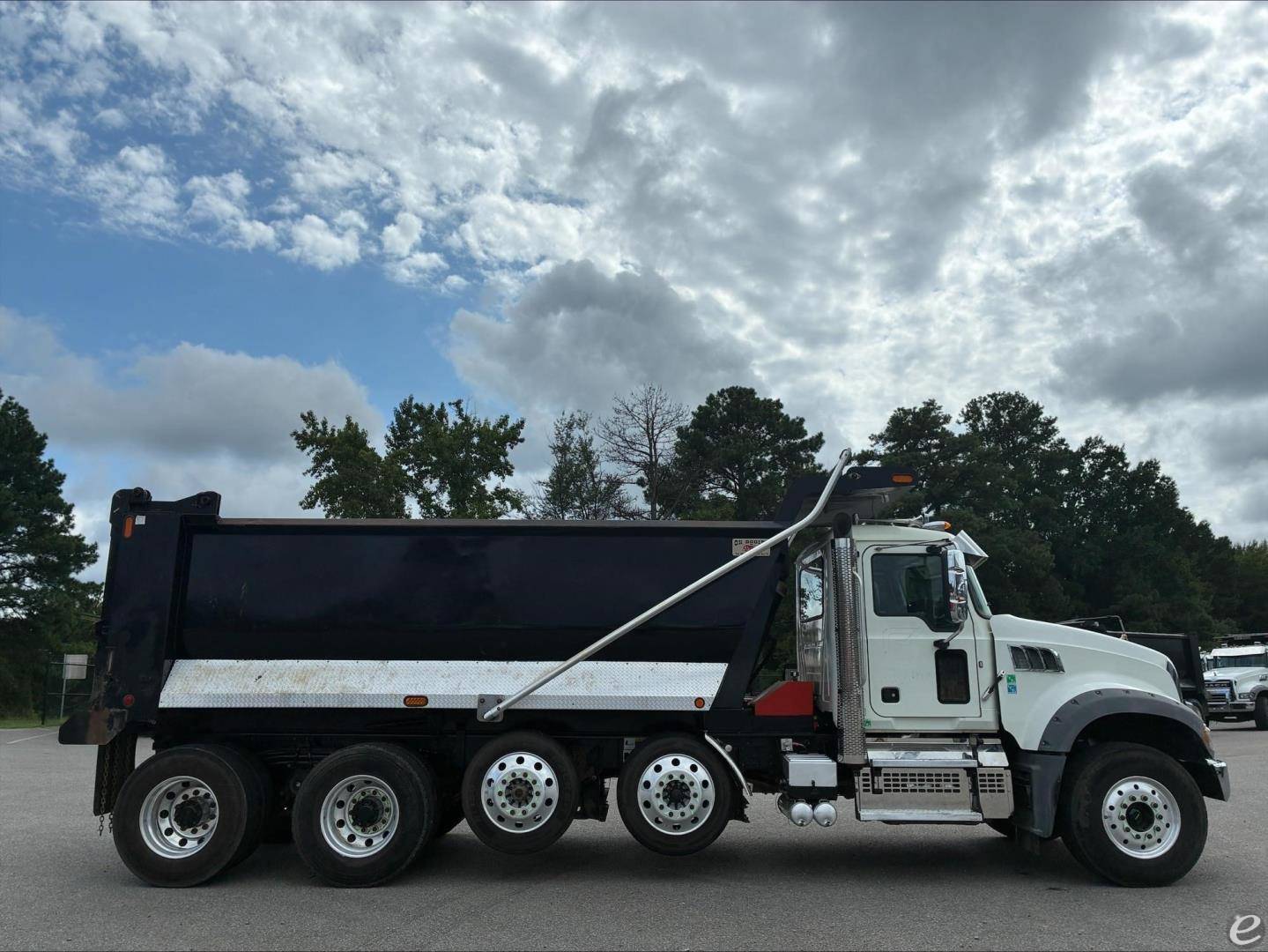 2021 Mack GRANITE 104FR