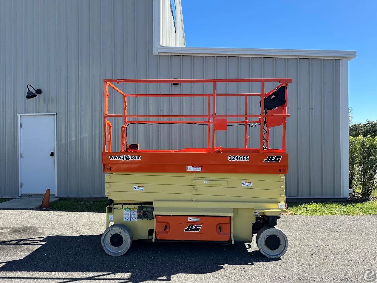 2015 JLG 3246ES