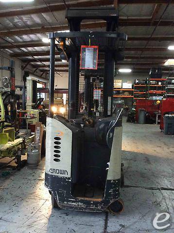 2005 Crown RR5220-45 Electric Reach...
